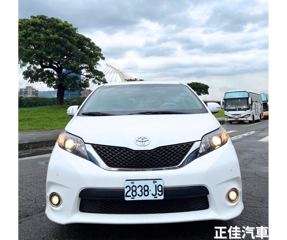 🤍2012年Toyota Sienna SE 3.5L 運動版 白色 8人座🤍