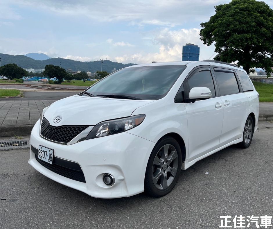 ✨2012年 Toyota Sienna #SE 3.5L 運動版 白色 8人座✨