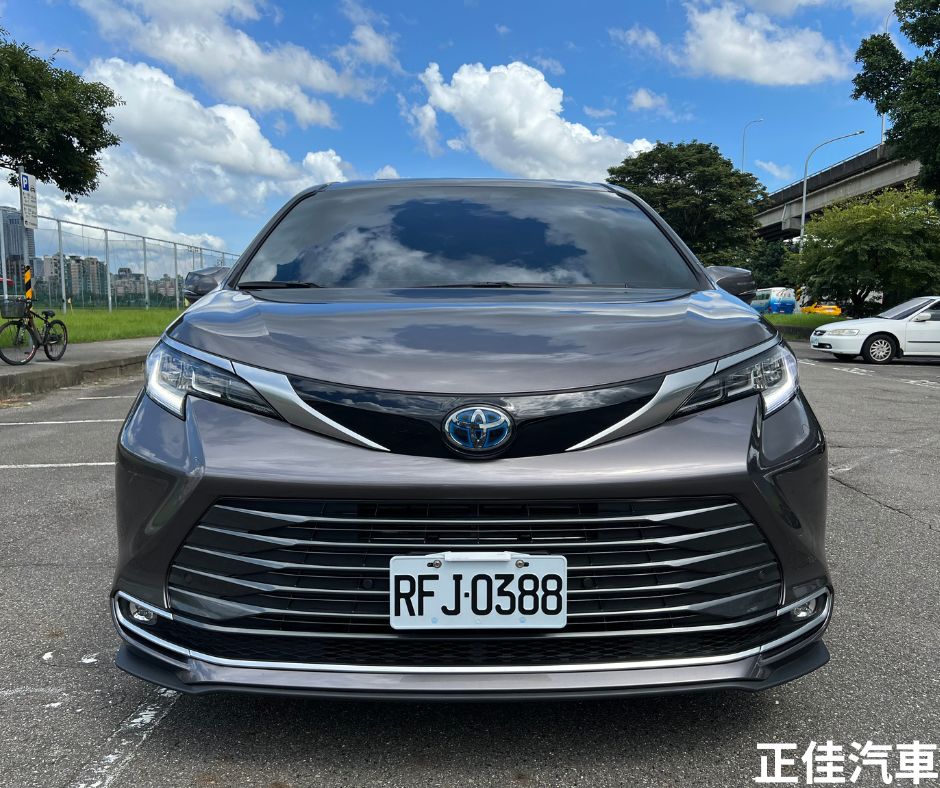 ✨2023年 TOYOTA SIENNA Hybrid limited 2.5L 頂級 爵品灰 7人座✨